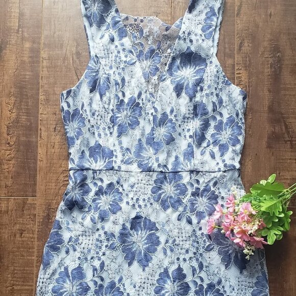 Gorgeous blue on blue lace dress. - Picture 2 of 11